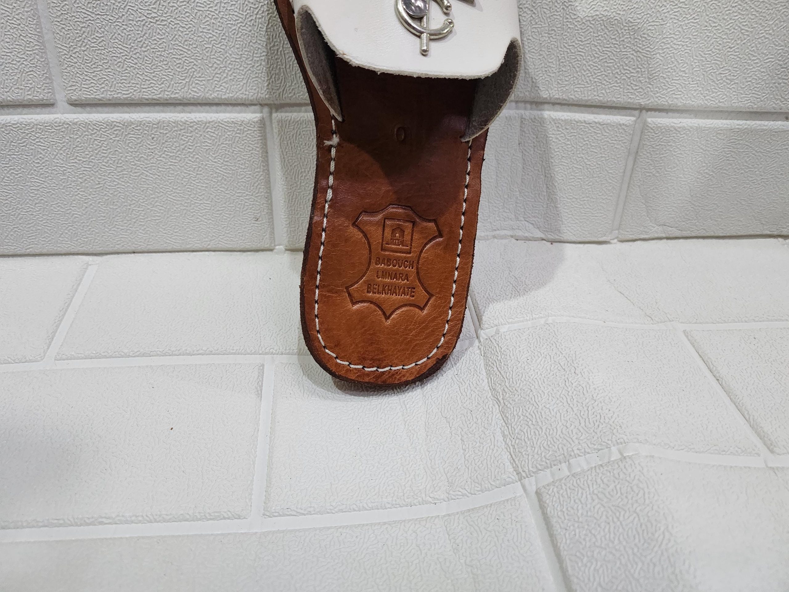 Handmade Moroccan White Leather Sandals – Silver Triangle Decor – Boho Flat Slippers For Women – Comfortable Ethnic Summer Slides – Ar